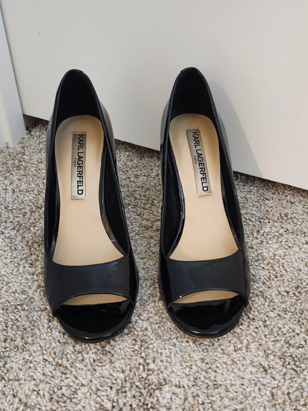 Karl Lagerfeld Paris Black Patent Leather Pearl‑Heel Pumps – Size 6 – EUC - Picture 2 of 8